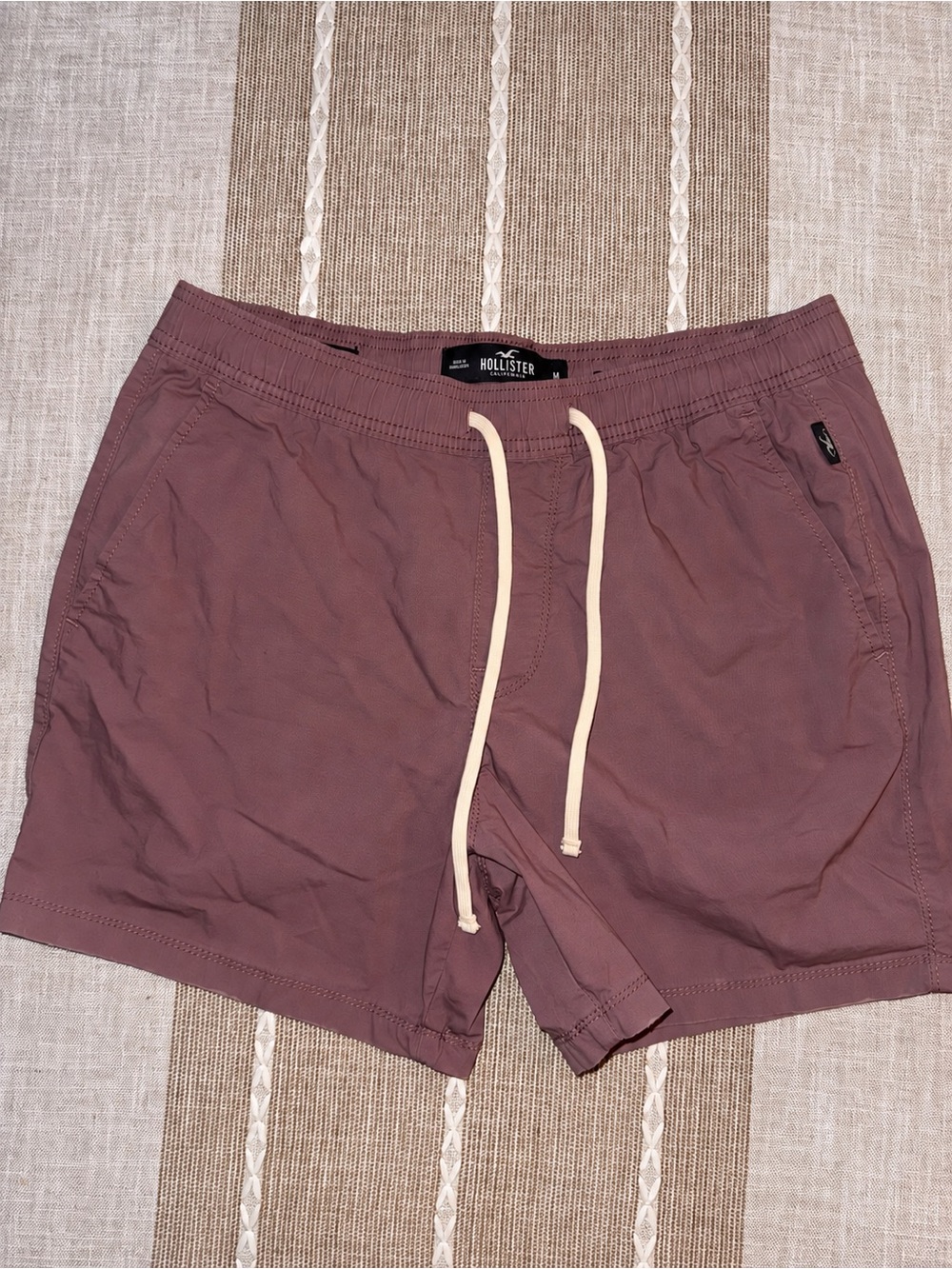 Hollister Men's Mauve Shorts with Cream Drawstring